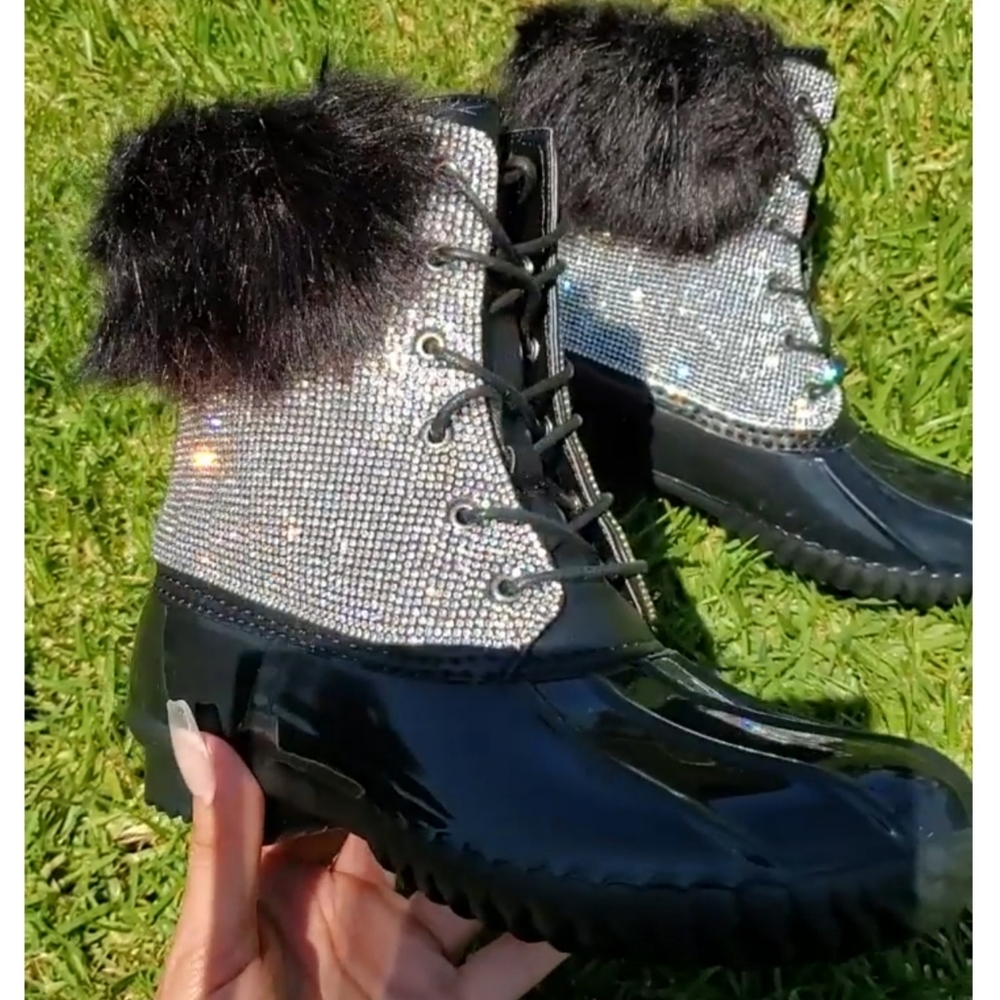 πππ¨π© πππ― 9 ππ₯Diamante Fur Duck Boot - Black - Picture 6 of 7